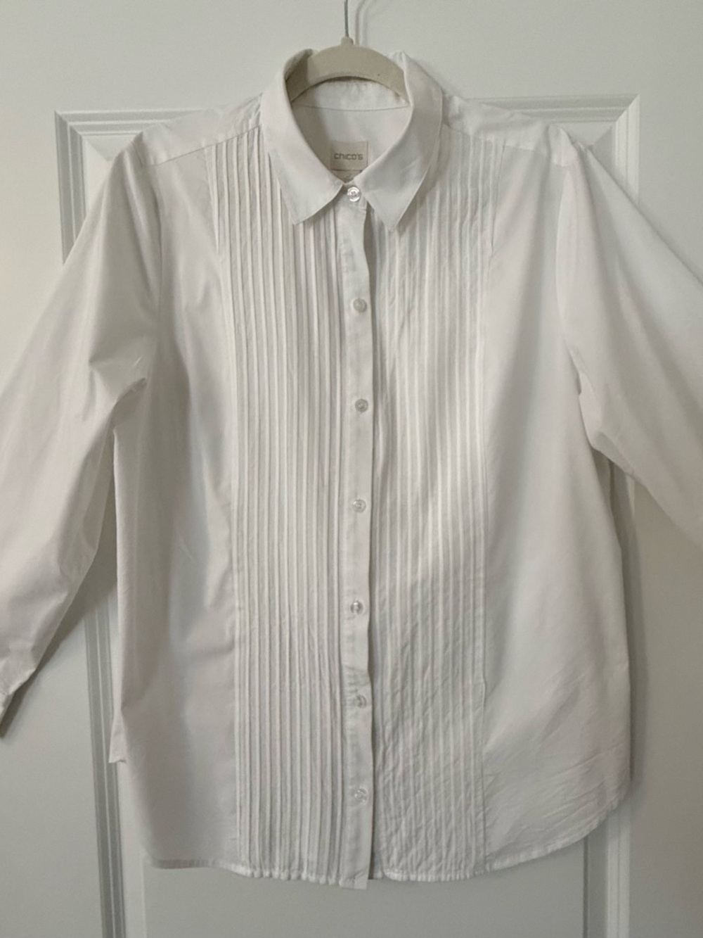 Chico's White Pleated Front soft cotton women’s Dress Shirt